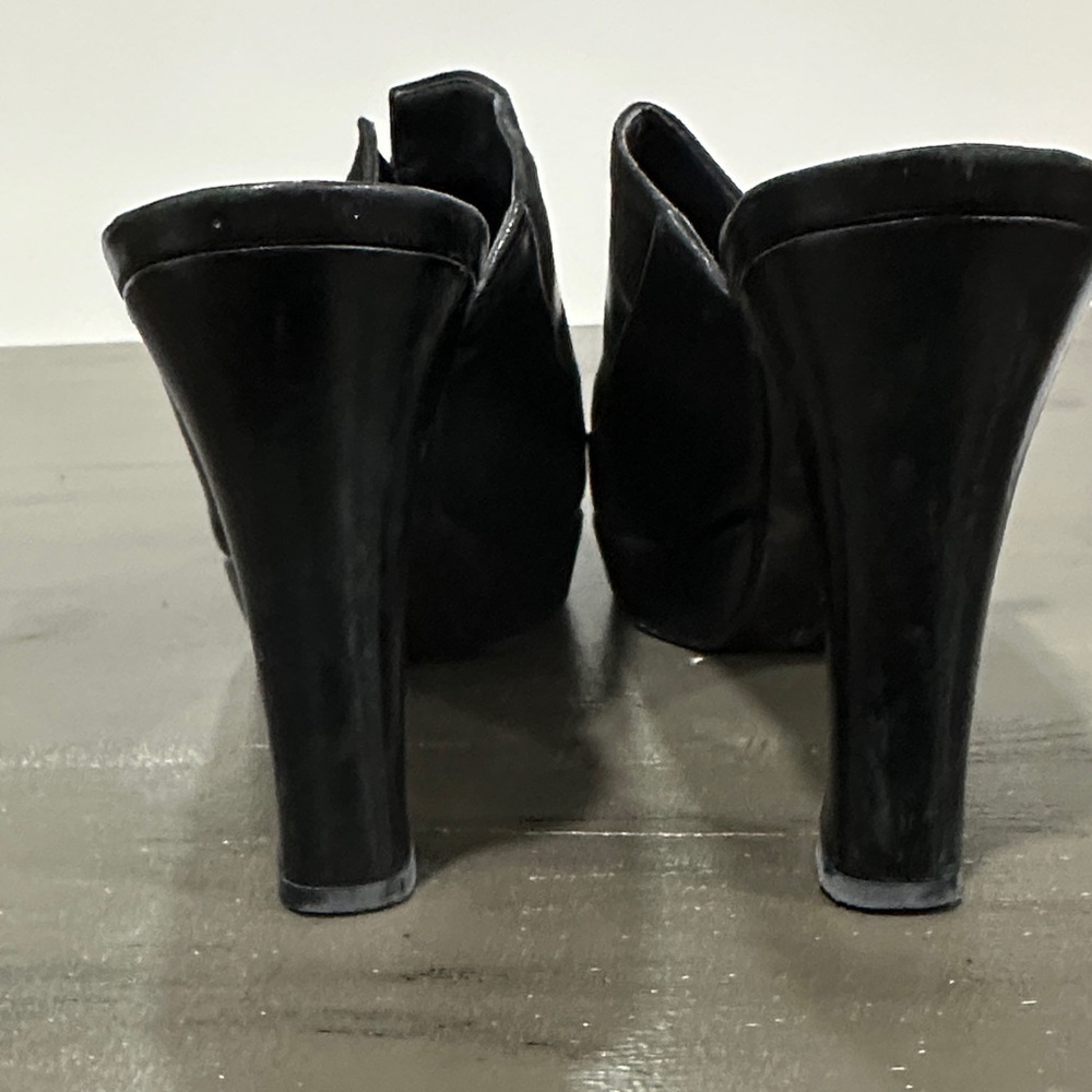Stuart Weitzman Black Suede Ladies Mules - Picture 3 of 5
